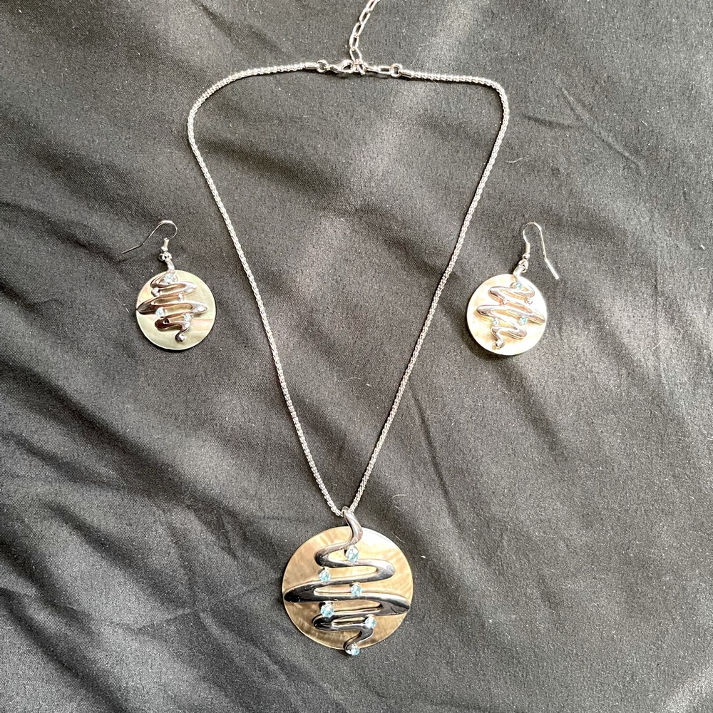Matching Seashell Jeweled Necklace & Earrings
